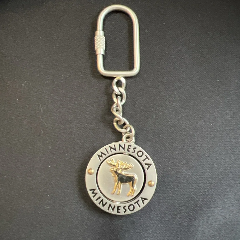New- Minnesota Collectible Keychain Turning middle with Moose &‎ Mallard Duck